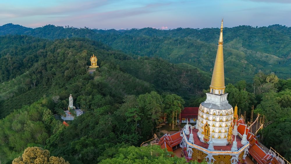พระมหาธาตุเจดีย์พุทธธรรมบันลือมองจากมุมสูง