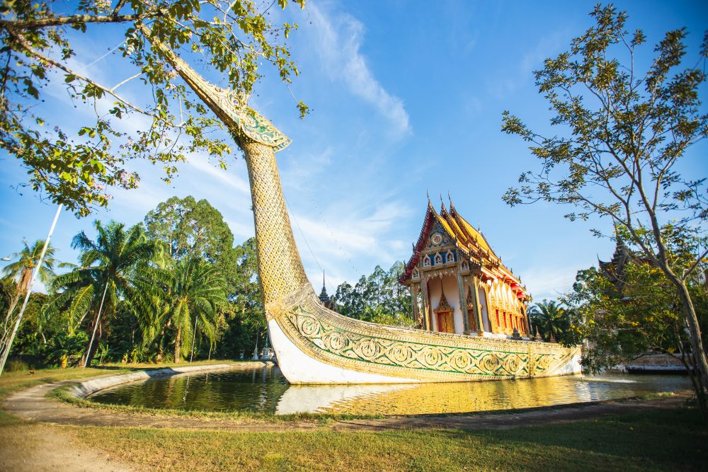 อุโบสถสุปรรณหงส์ภายในวัดบางเหรียง
