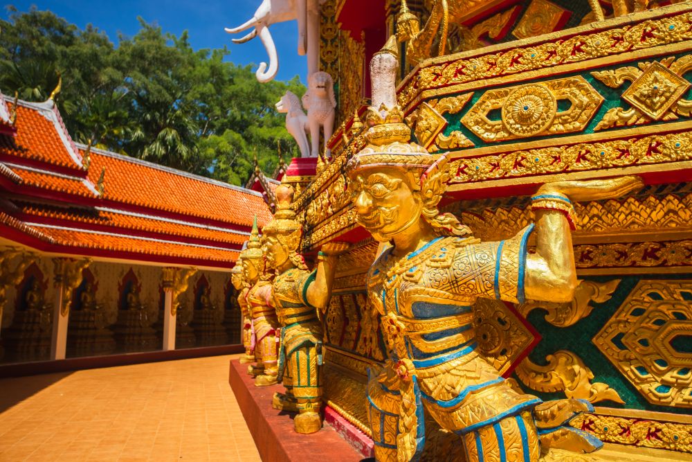 ประติมากรรมยักษ์ประดับฐานพระมหาธาตุเจดีย์
