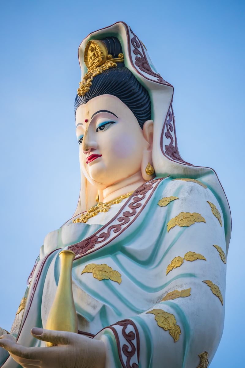 Guan Yin statue at Wat Bang Riang
